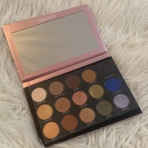 One Size Visionary Eyeshadow Palette